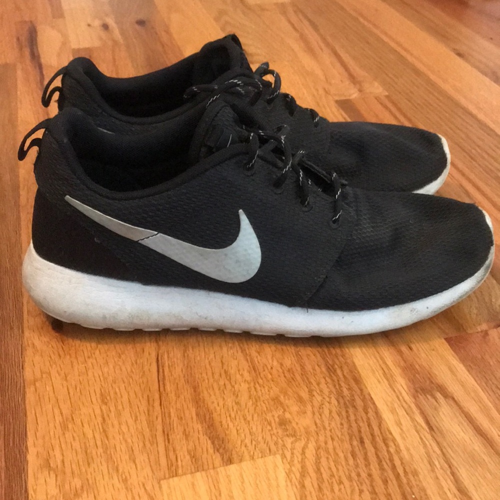 Women’s Nike Roshe One Tennis Shoes